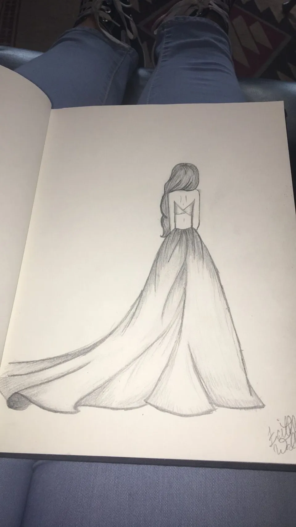 Платье рисунок карандашом
