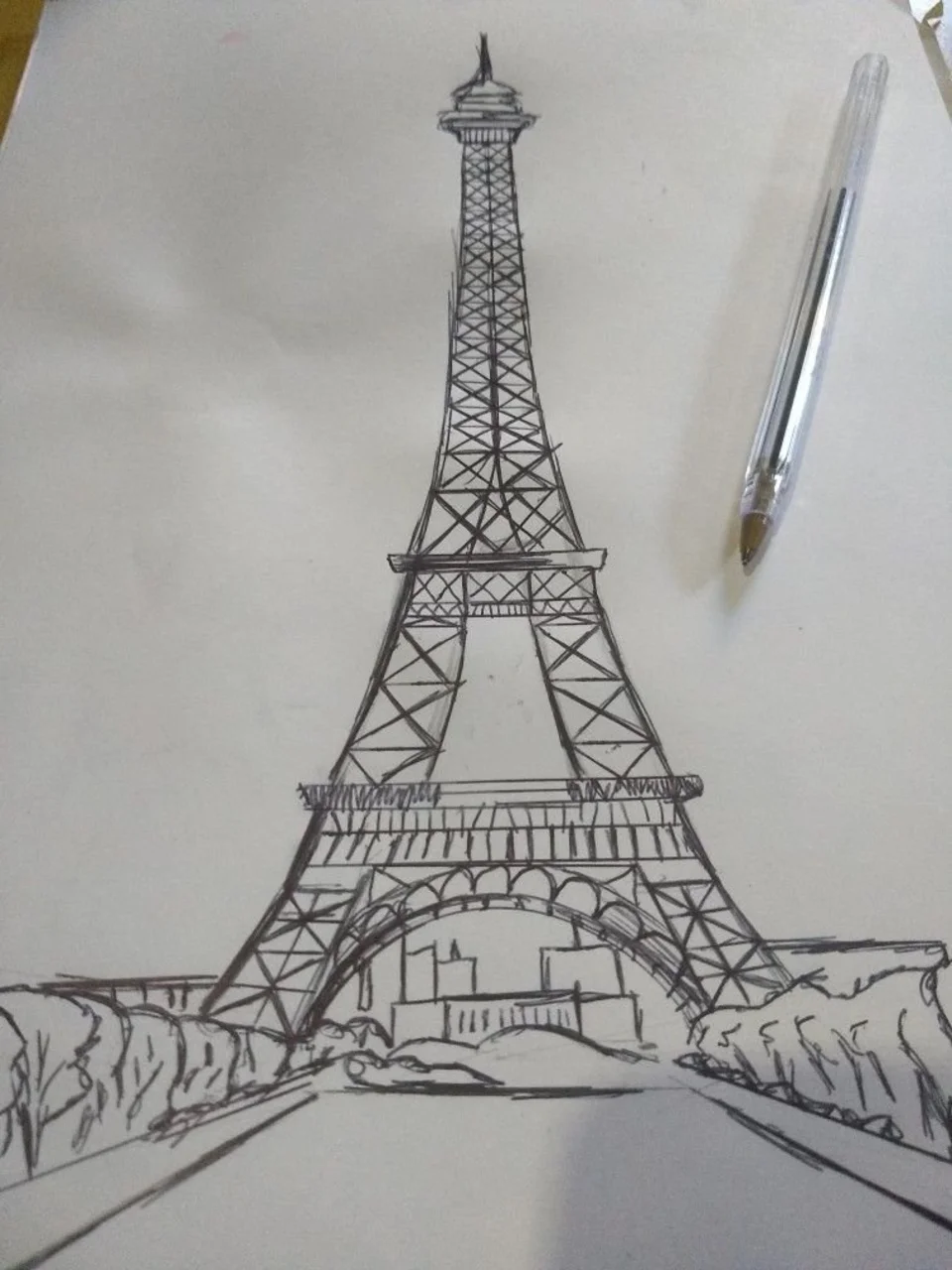 Эйфелева башня карандашом