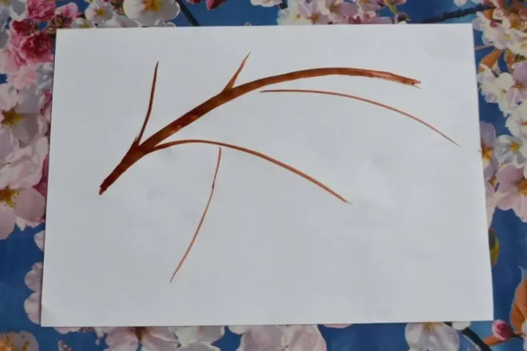 Рисование весенней веточки с листиками